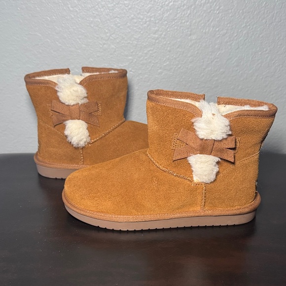 Kookaburra by UGG Victoria Mini Boots - Picture 4 of 10